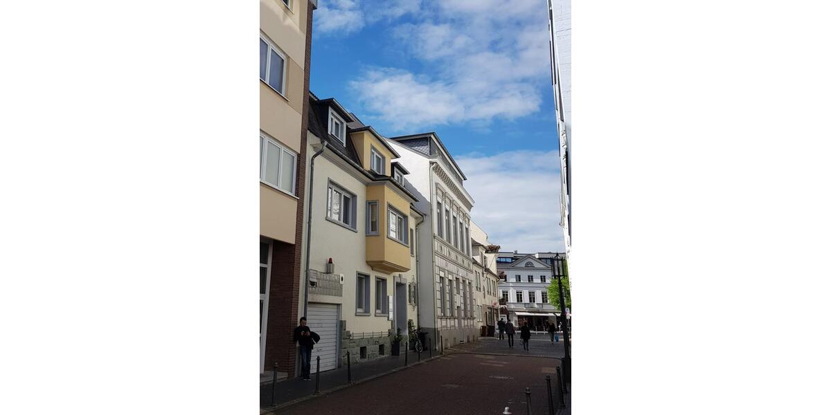 Einfamilienhaus Siegburg - 16 Zimmer, 358 m&sup2;, 2.800&euro; | Angebot:23717571