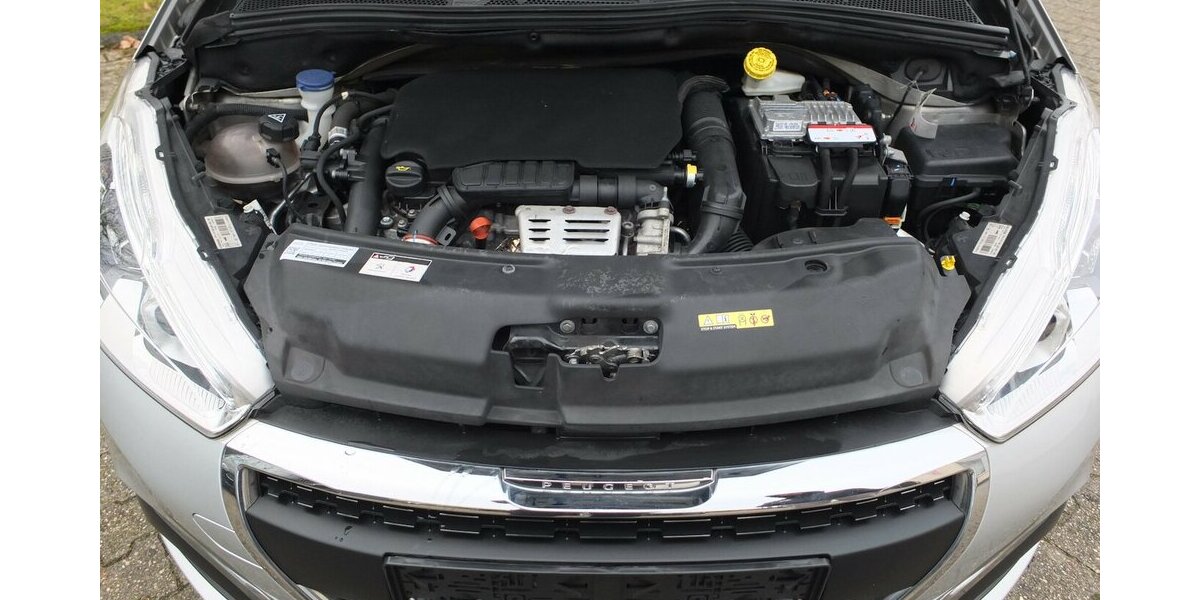 Peugeot 208 1.2 PURE TECH ALLURE KLIMA PDC SHZ SPORT LMF 98.599 km 7.500 &euro; Köln 50858