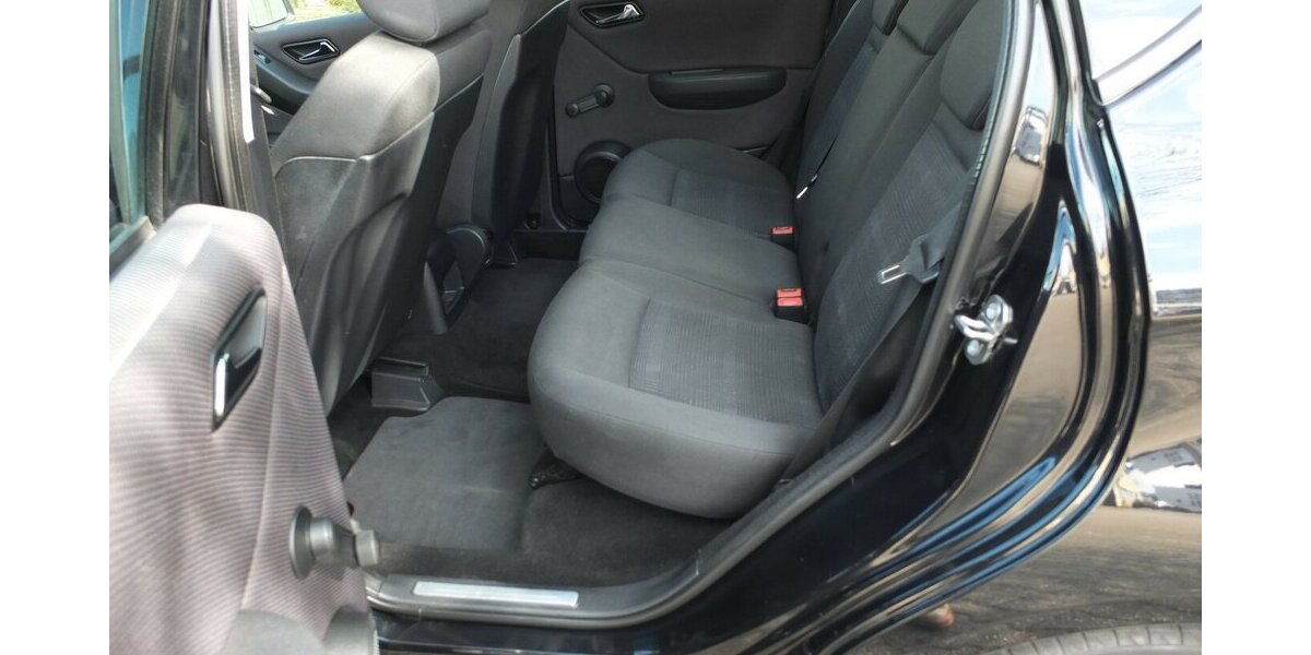 Mercedes-Benz A 160 KLIMAANLAGE SITZHEIZUNG orig 79.855 km ! 81.695 km 7.408 &euro; Köln 50858