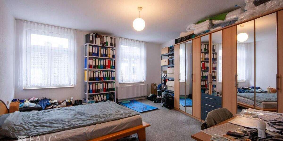 Mehrfamilienhaus, Wohnhaus Frechen Königsdorf - 6 Zimmer, 235 m&sup2;, 400.000&euro; | Angebot:25696385