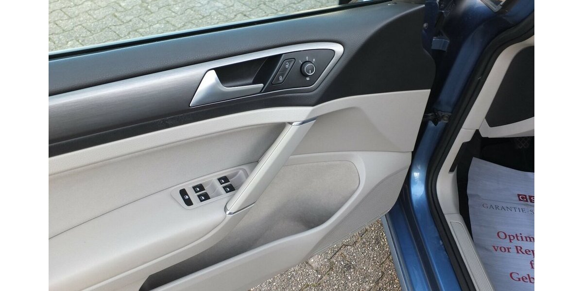 VW Golf VII COMFORTLINE PANORAMADACH KLIMAAUTOMATIK 1 150.000 km 9.908 &euro; Köln 50858