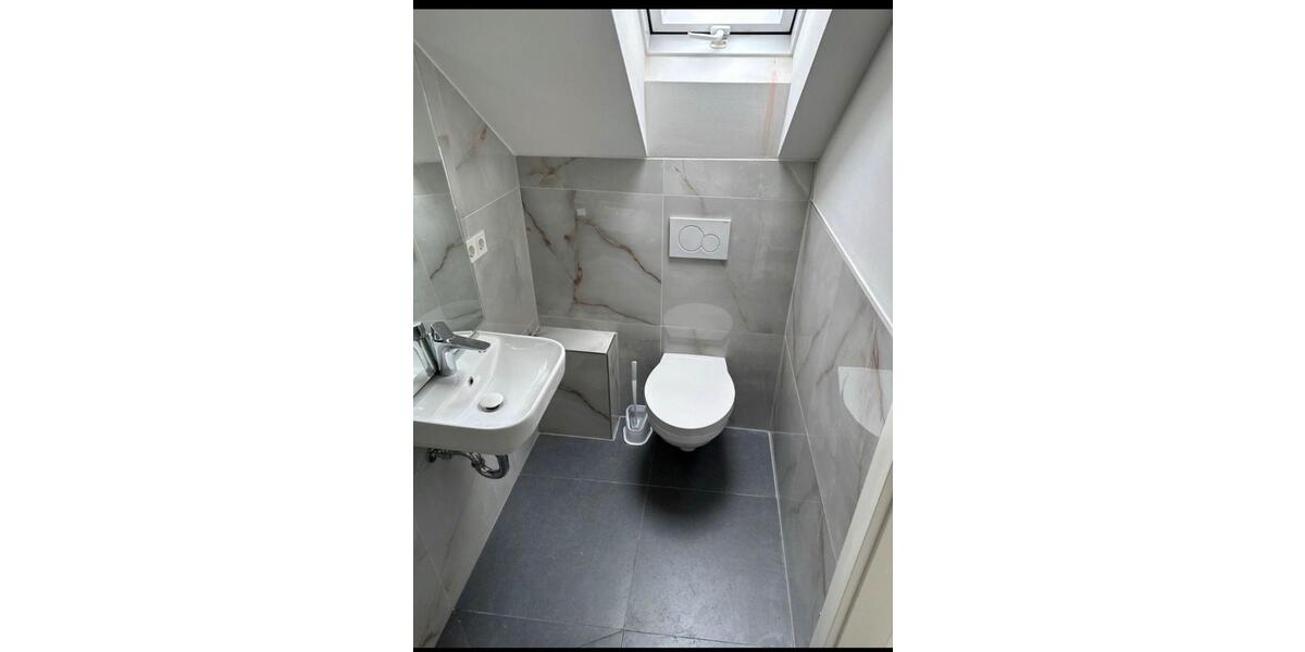 Dachgeschoßwohnung Bonn Poppelsdorf - 1 Zimmer, 37 m&sup2;, 880&euro; | Angebot:25935336