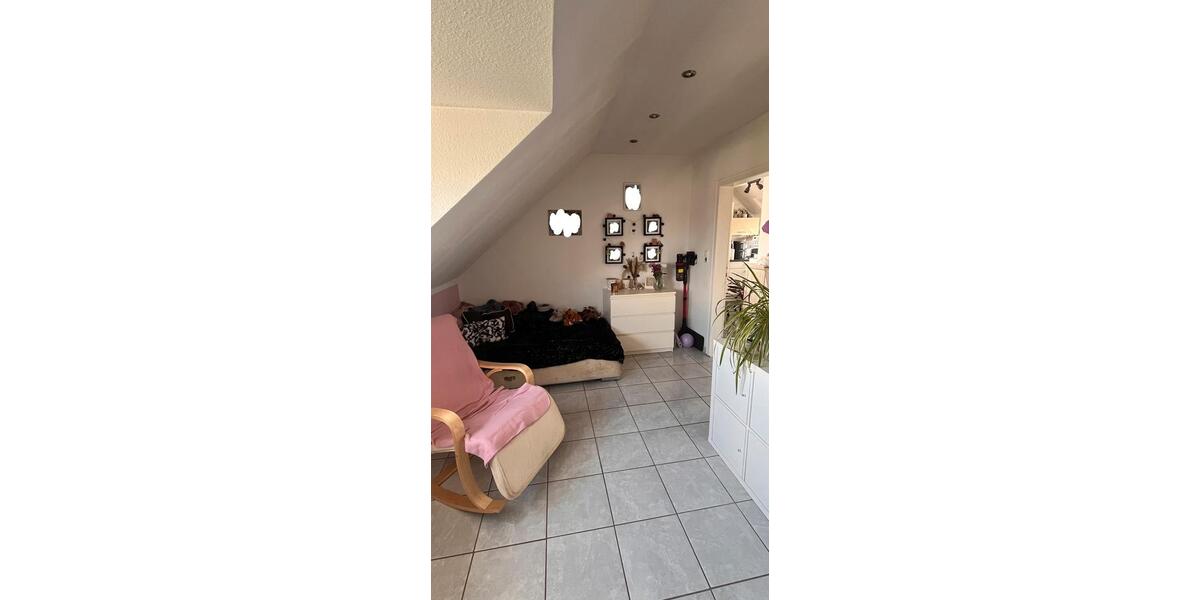 Dachgeschoßwohnung Niederkassel - 2 Zimmer, 49 m&sup2;, 870&euro; | Angebot:26669629