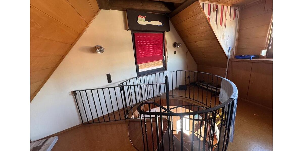 Etagenwohnung Erftstadt - 5 Zimmer, 159 m&sup2;, 1.550&euro; | Angebot:25751622