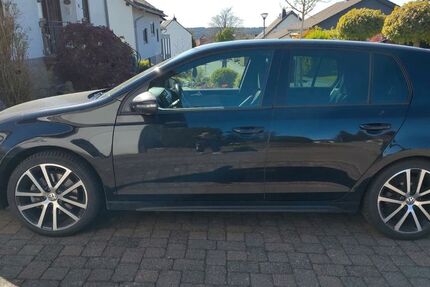 VW Golf 221.148 km 7.300 &euro; Köln 50825