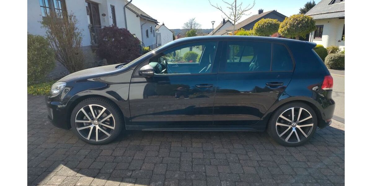 VW Golf 221.148 km 7.300 &euro; Köln 50825