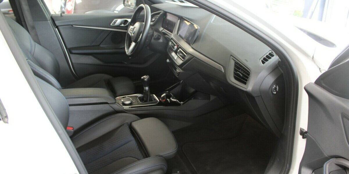 BMW 118i - M Sport - Navi - LED - PDC - SHZ - 53.085 km 21.980 &euro; Euskirchen 53881