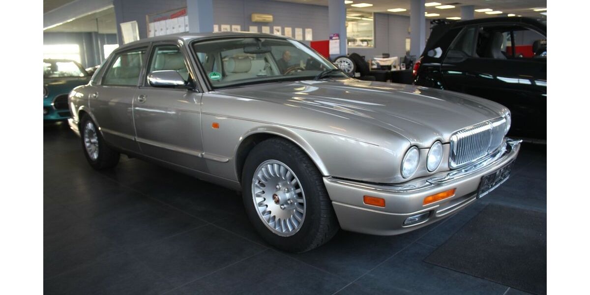 Jaguar Daimler 119.865 km 19.980 &euro; Euskirchen 53881