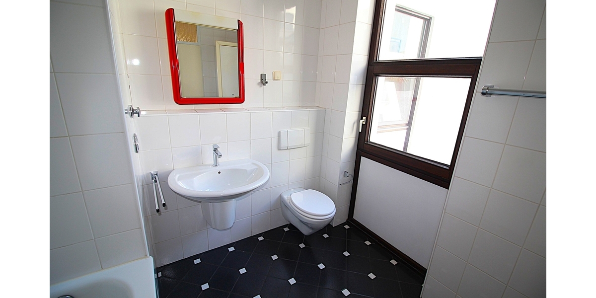 Bezugsfreie, barrierearme und frisch renovierte 2 Zimmer ETW mit Terrasse, Aufzug und TG-Stellplatz. - Etagenwohnung Sankt Augustin | Angebot:25378148