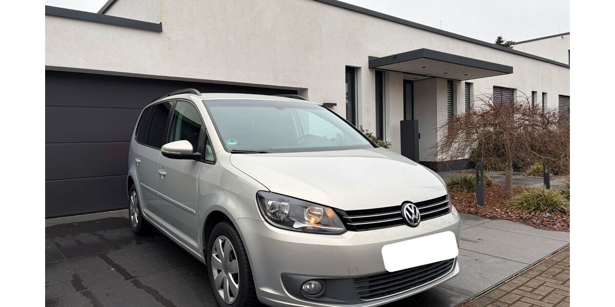 VW Touran 73.000 km 8.900 &euro; Köln 50674
