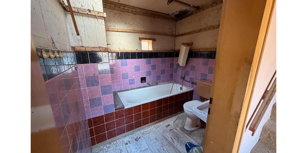Reihenhaus Swisttal - 5 Zimmer, 140 m&sup2;, 185.000&euro; | Angebot:27285292
