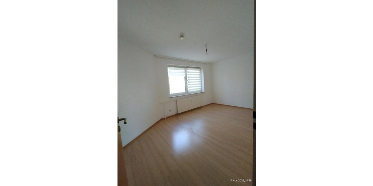 Bezugsfreie 6-Zimmer Wohnung mit Balkon und Gartenmitbenutzung, ruhige und grüne Wohnlage, kleine Eigentümergemeinschaft - Etagenwohnung Köln Porz | Angebot:26084661