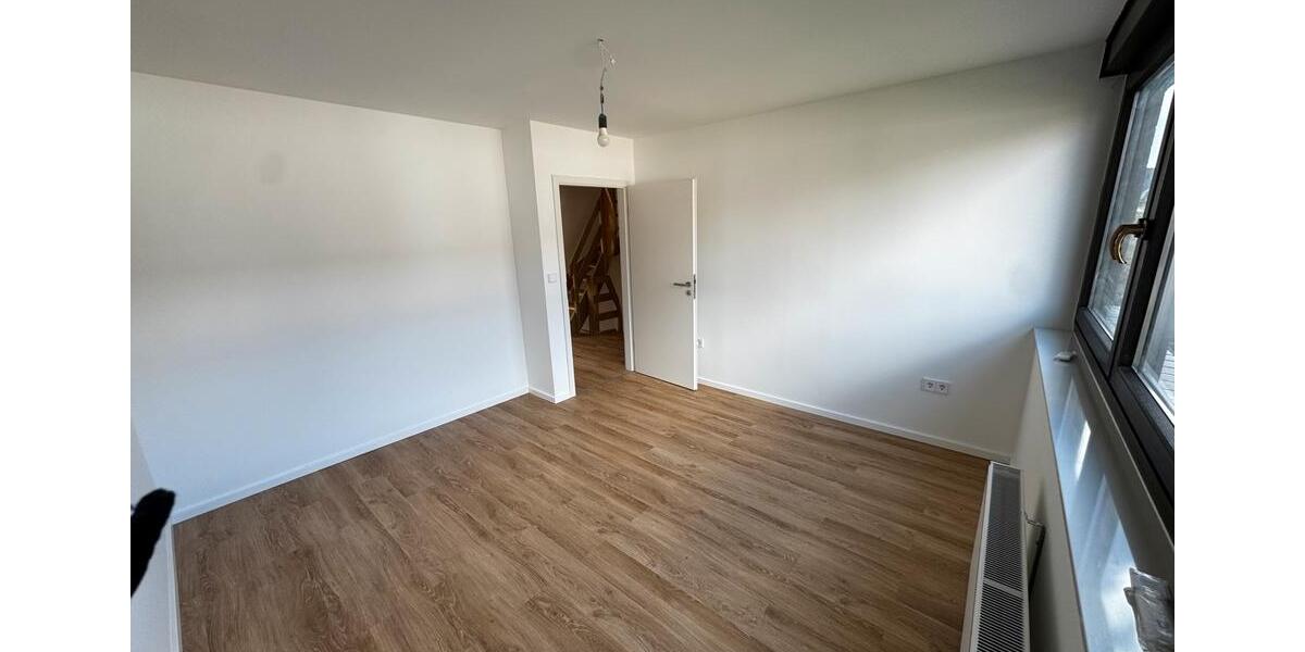 Reihenhaus Lohmar - 6 Zimmer, 170 m&sup2;, 2.550&euro; | Angebot:26345389