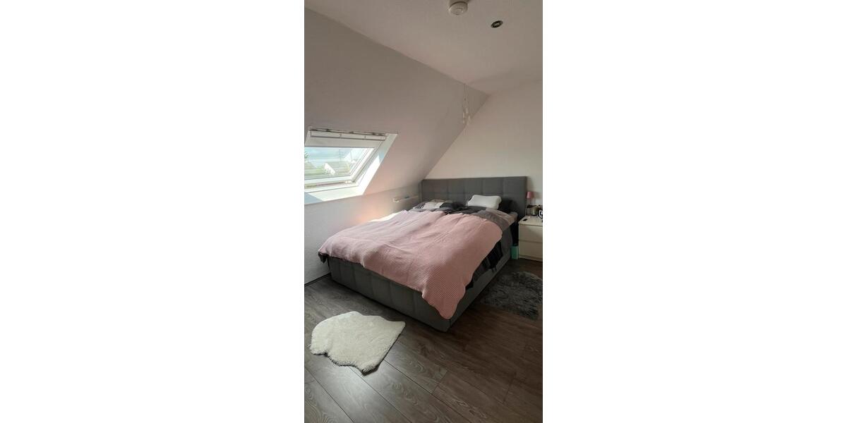 Dachgeschoßwohnung Niederkassel - 2 Zimmer, 49 m&sup2;, 870&euro; | Angebot:26669629