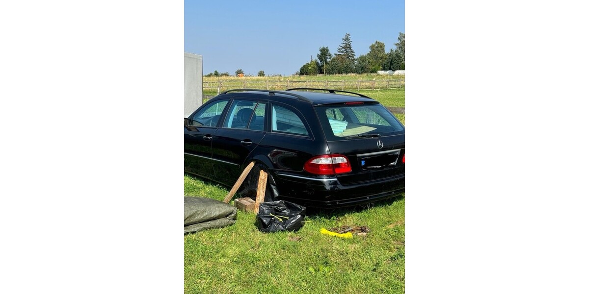 Mercedes-Benz E 220 300.000 km 2.100 &euro; Nideggen 52385