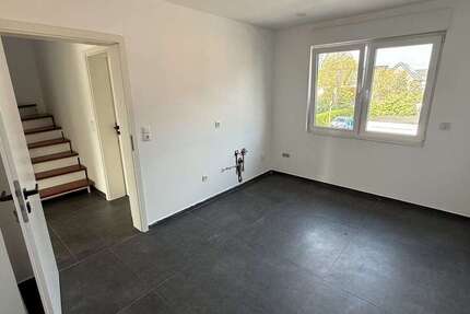 Wohnung Köln Chorweiler - 6 Zimmer, 101 m&sup2;, 1.350&euro; | Angebot:26114867