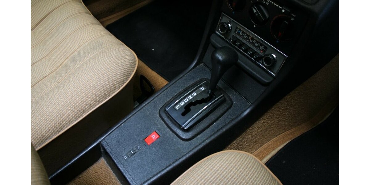 Mercedes-Benz 230 E - AUT. - SCHIEBDACH - ROSTFREI - 121.827 km 12.980 &euro; Euskirchen 53881