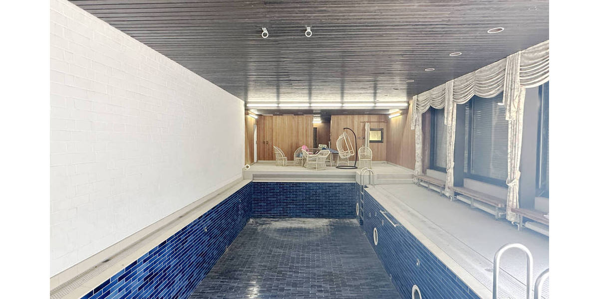 Anwesen der 1970er Jahre in TOP Hanglage Bad Godesberg, Sanierungsobjekt mit Entwicklungspotential - Einfamilienhaus Bonn Bad Godesberg | Angebot:24703452