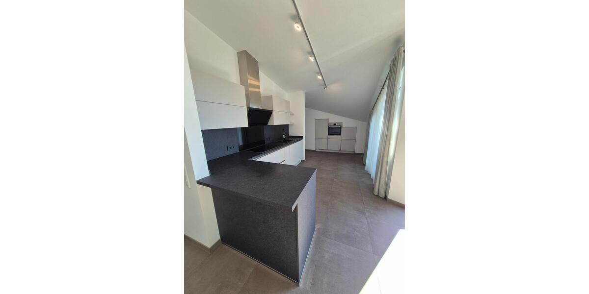 Dachgeschoßwohnung Sankt Augustin - 2 Zimmer, 96 m&sup2;, 1.344&euro; | Angebot:25796064