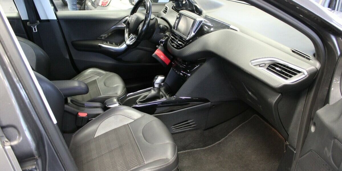 Peugeot 2008 PureTech 110 Allure 103.900 km 9.980 &euro; Euskirchen 53881