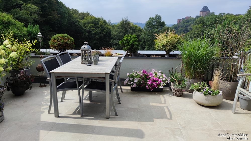 Hochwertig modernisierte Eigentumswohnung - Tolle Ferienwohnung! Südwest-Terrasse und Burgblick! - Etagenwohnung Nideggen Eifel | Angebot:25307290