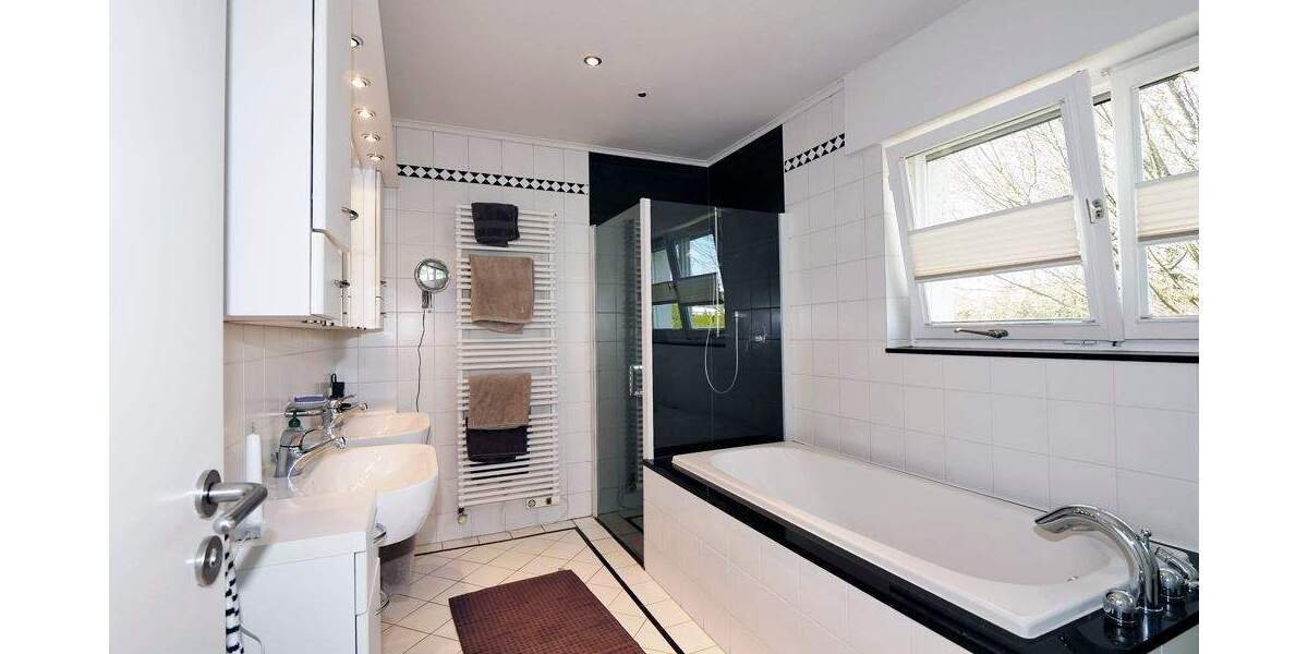 Einfamilienhaus Sankt Augustin Hangelar - 6 Zimmer, 251 m&sup2;, 2.600&euro; | Angebot:25796513