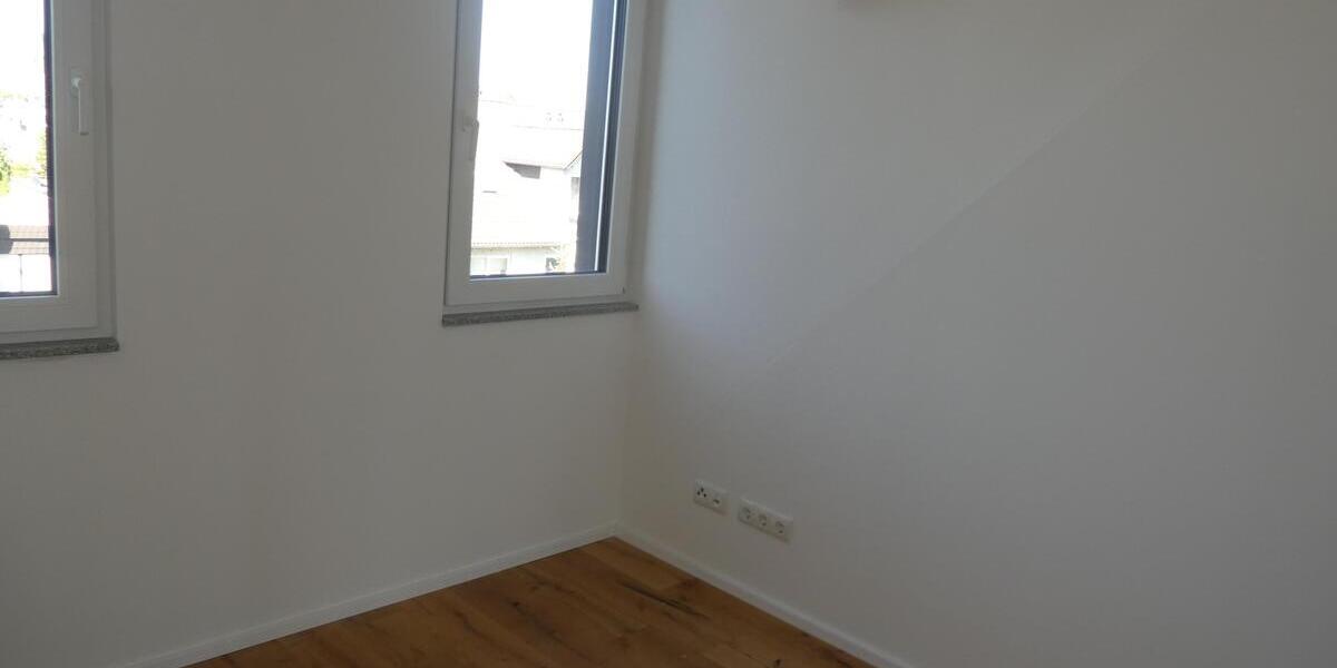 Neue Dachgeschosswohnung mit Flair im Energiesparhaus mit moderner Heiztechnik in Bonn - Dachgeschoßwohnung Bonn Dransdorf | Angebot:24049014