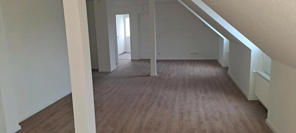 Dachgeschoßwohnung Erftstadt - 3 Zimmer, 85 m&sup2;, 1.000&euro; | Angebot:26231184