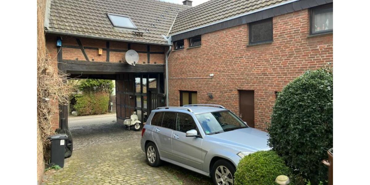 Doppelhaushälfte Hürth - 2 Zimmer, 130 m&sup2;, 1.350&euro; | Angebot:25921120