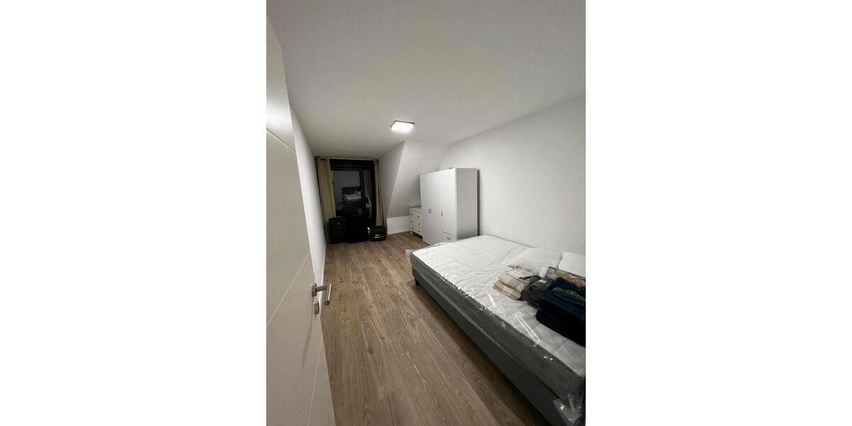 Dachgeschoßwohnung Köln Mülheim - 3 Zimmer, 67 m&sup2;, 1.250&euro; | Angebot:25981104