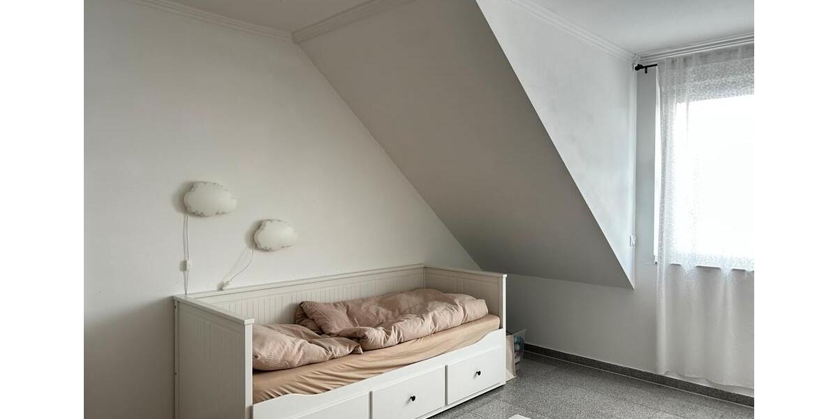 Etagenwohnung Troisdorf Altenrath - 4 Zimmer, 100 m&sup2;, 1.100&euro; | Angebot:26032942