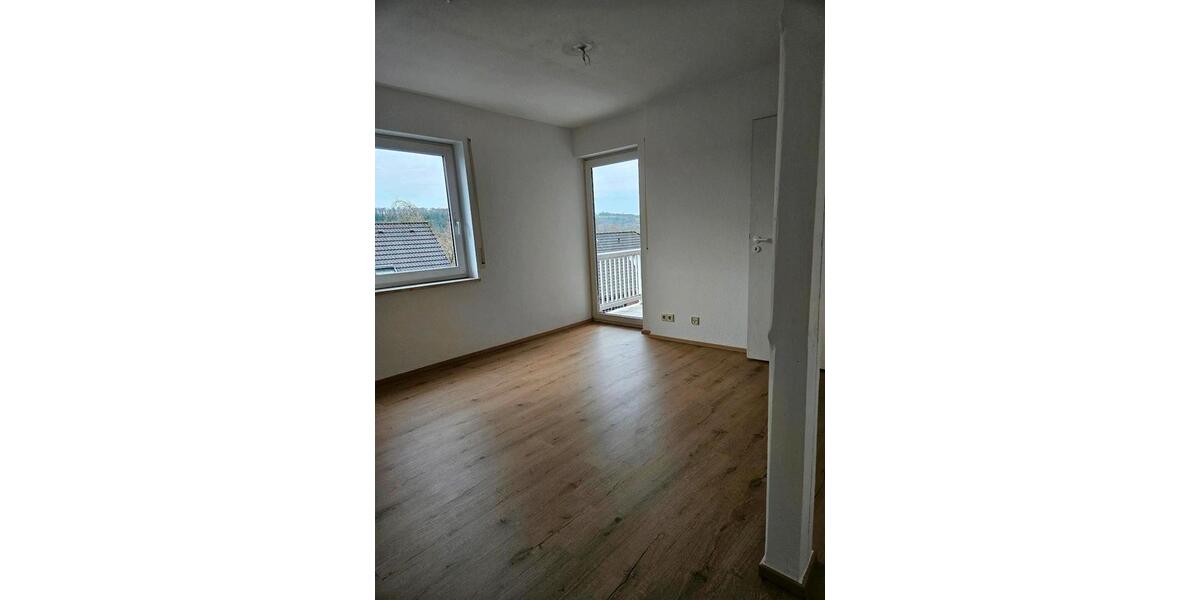 Dachgeschoßwohnung Erftstadt - 4 Zimmer, 83 m&sup2;, 800&euro; | Angebot:25959353