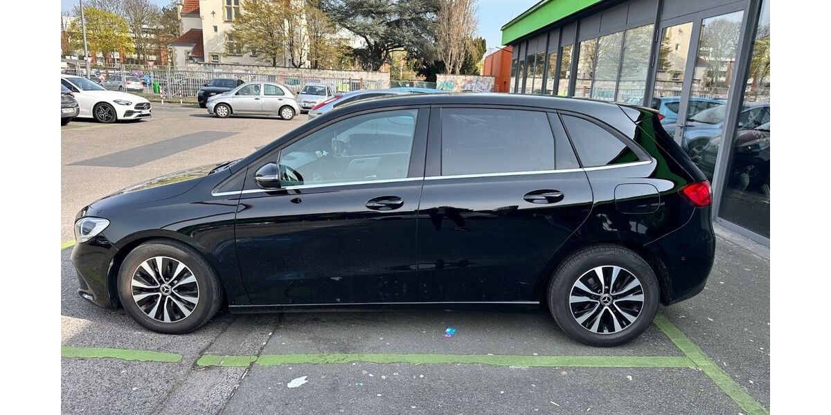 Mercedes-Benz B 180 213.000 km 12.500 &euro; Köln 51103