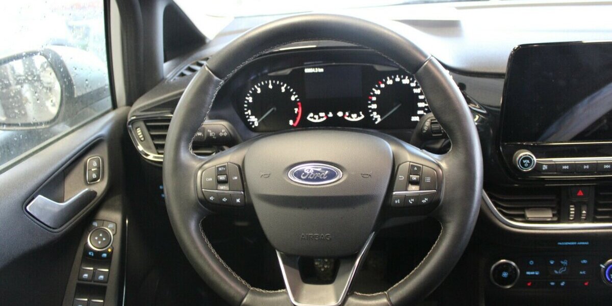 Ford Fiesta 1.0 EcoBoost S&S TiTANIUM 63.854 km 10.780 &euro; Euskirchen 53881