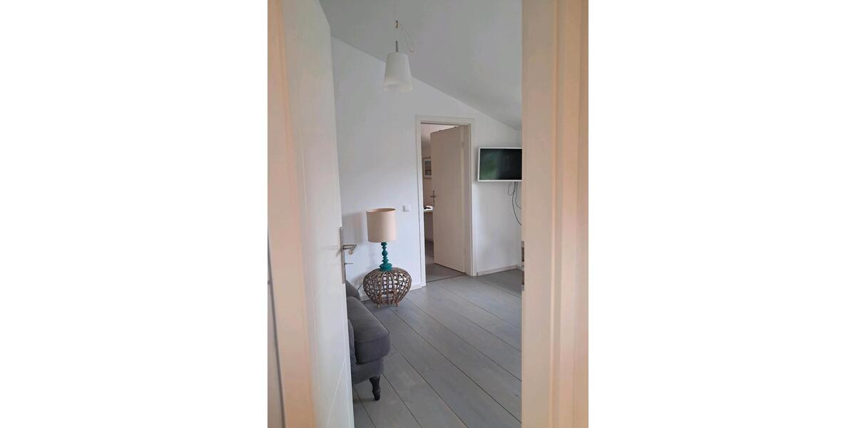 Dachgeschoßwohnung Bonn Poppelsdorf - 1 Zimmer, 32 m&sup2;, 780&euro; | Angebot:25843825