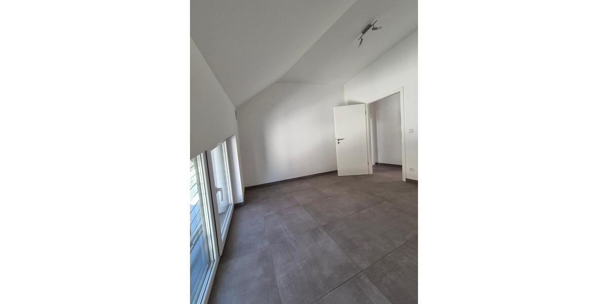 Dachgeschoßwohnung Sankt Augustin - 2 Zimmer, 96 m&sup2;, 1.344&euro; | Angebot:25796064