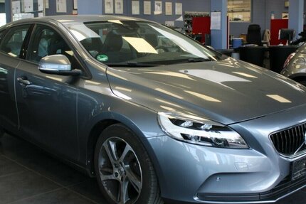 Volvo V40 T2 Momentum 82.640 km 12.980 &euro; Euskirchen 53881