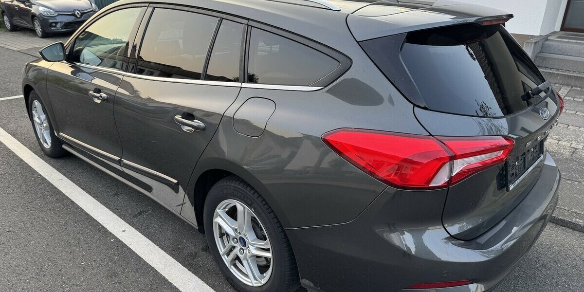 Ford Focus Navi Temp.Sitzh.Spurh.CarPlay EU6 GARANTIE 93.000 km 12.500 &euro; Erftstadt 50374