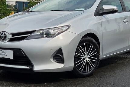 Toyota Auris 109.000 km 8.900 &euro; Köln (Ostheim) 51107