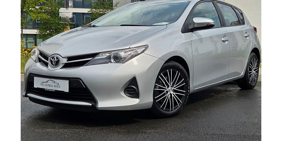 Toyota Auris 109.000 km 8.900 &euro; Köln (Ostheim) 51107