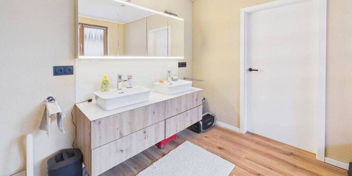 Etagenwohnung Euskirchen Schweinheim - 5 Zimmer, 177 m&sup2;, 450.000&euro; | Angebot:26687514