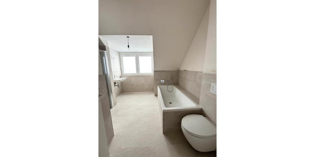 Dachgeschoßwohnung Siegburg - 3 Zimmer, 100 m&sup2;, 1.280&euro; | Angebot:25854384