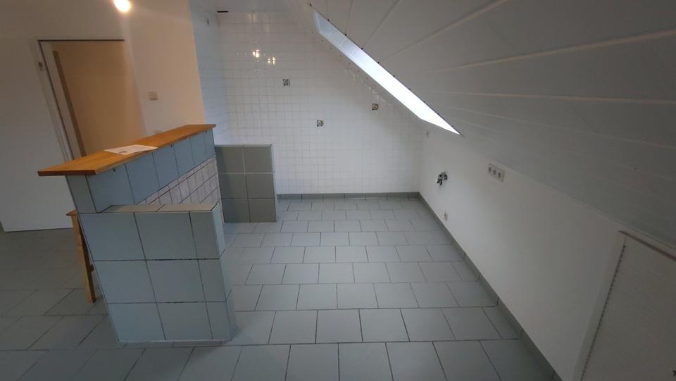 Dachgeschoßwohnung Troisdorf Altenrath - 2.5 Zimmer, 93 m&sup2;, 880&euro; | Angebot:25962569