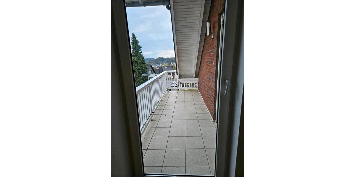 Dachgeschoßwohnung Erftstadt - 4 Zimmer, 83 m&sup2;, 800&euro; | Angebot:25959353