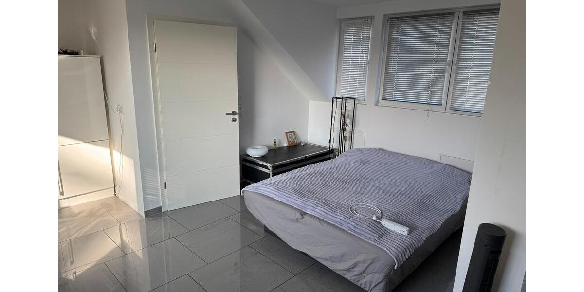 Dachgeschoßwohnung Bonn Poppelsdorf - 1 Zimmer, 37 m&sup2;, 880&euro; | Angebot:25935336