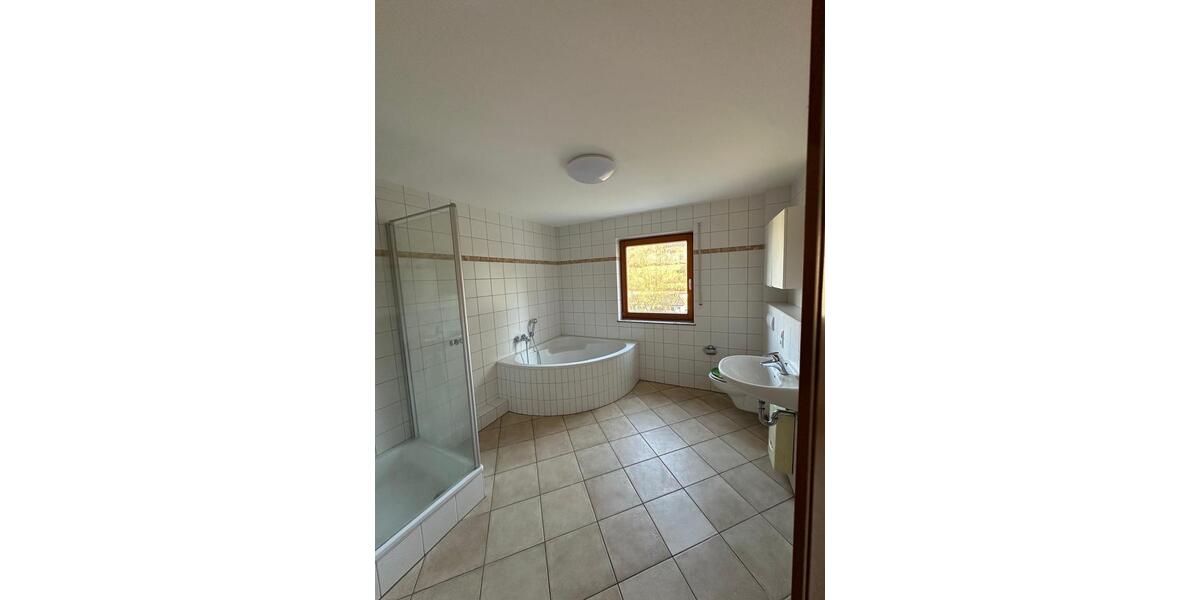 Etagenwohnung Rösrath - 3 Zimmer, 133 m&sup2;, 1.640&euro; | Angebot:26043868