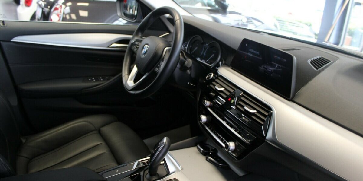 BMW 530 530i xDrive Touring - Leder - Navi - Head up - 85.830 km 27.980 &euro; Euskirchen 53881