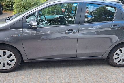 Toyota Yaris 40.801 km 11.449 &euro; Troisdorf 53842