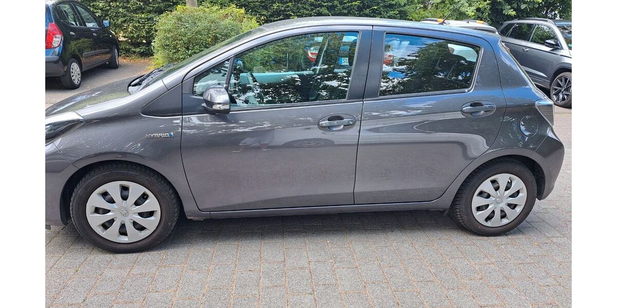 Toyota Yaris 40.801 km 11.449 &euro; Troisdorf 53842