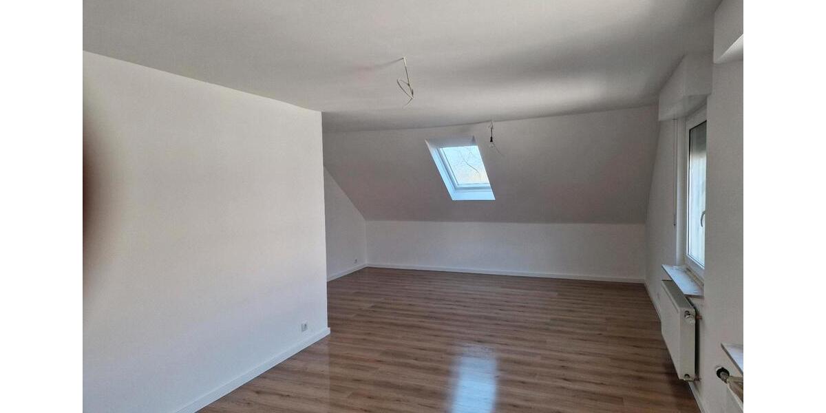 Dachgeschoßwohnung Sankt Augustin - 2 Zimmer, 75 m&sup2;, 1.000&euro; | Angebot:25949015